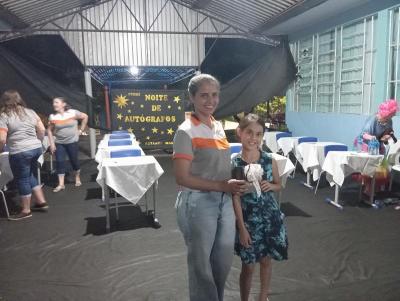 Noite de AutÃ³grafos reuniu centenas de pessoas em Rio Bonito do IguaÃ§u